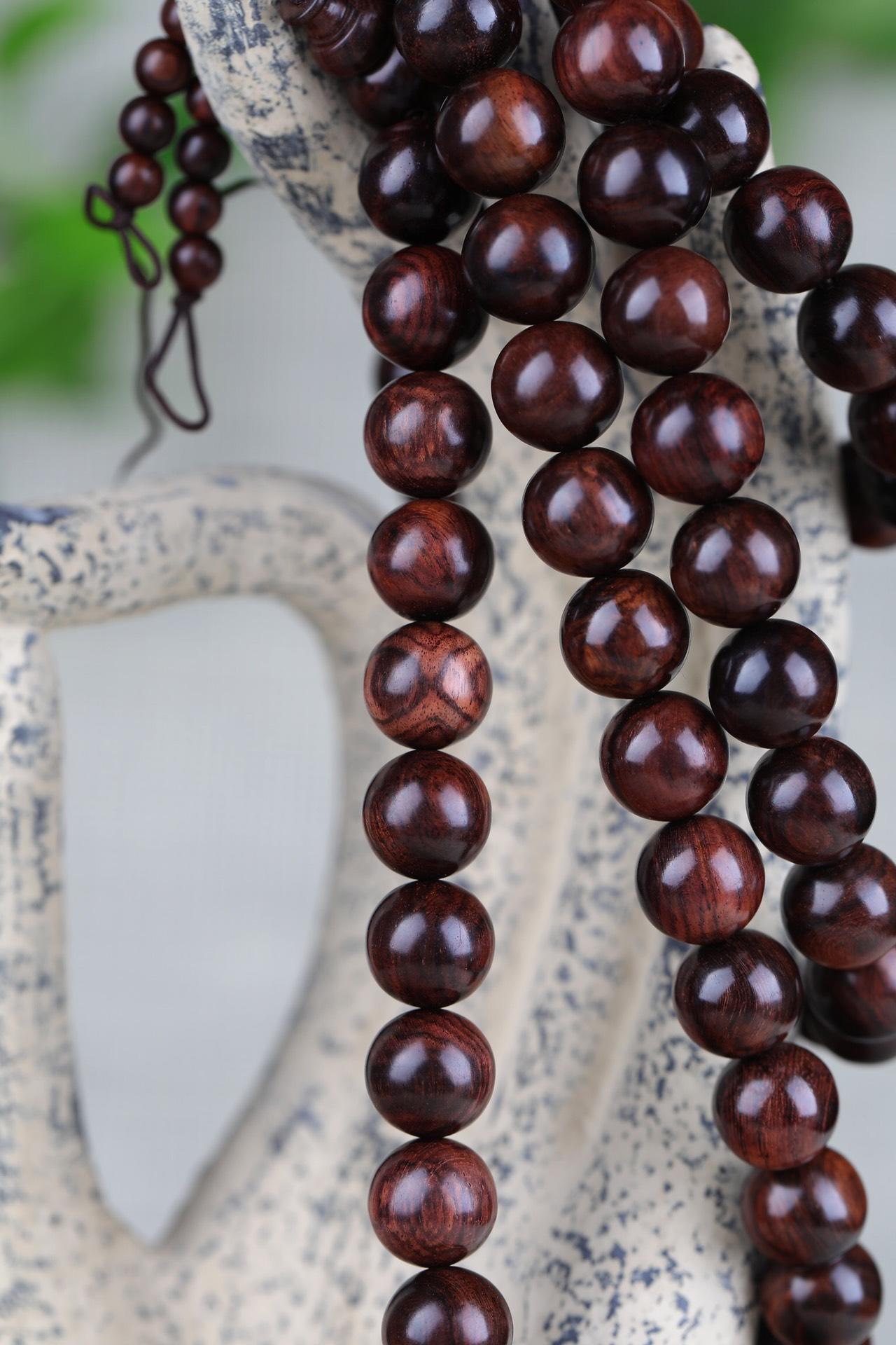 怎么区分海南黄花梨和越南黄花梨,紫檀柳和越南黄花梨原料对比