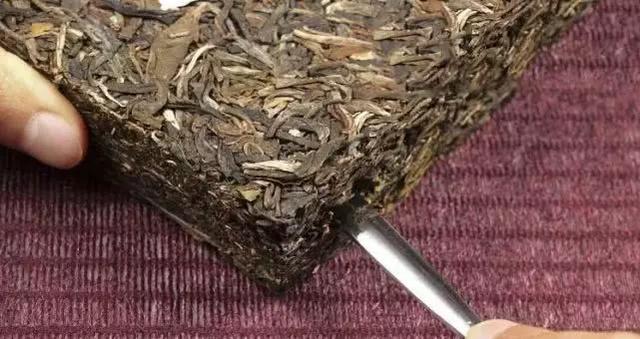 普洱茶砖太硬，用什么姿势开？