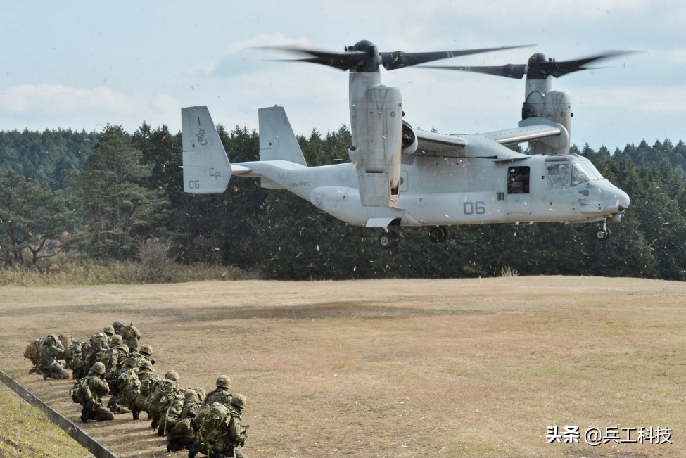 美军v22鱼鹰倾转旋翼机,美国鱼鹰倾转旋翼飞机装备多少架