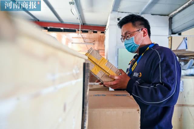 快递收派员一个月能挣多少钱,郑州快递员工资一般多少