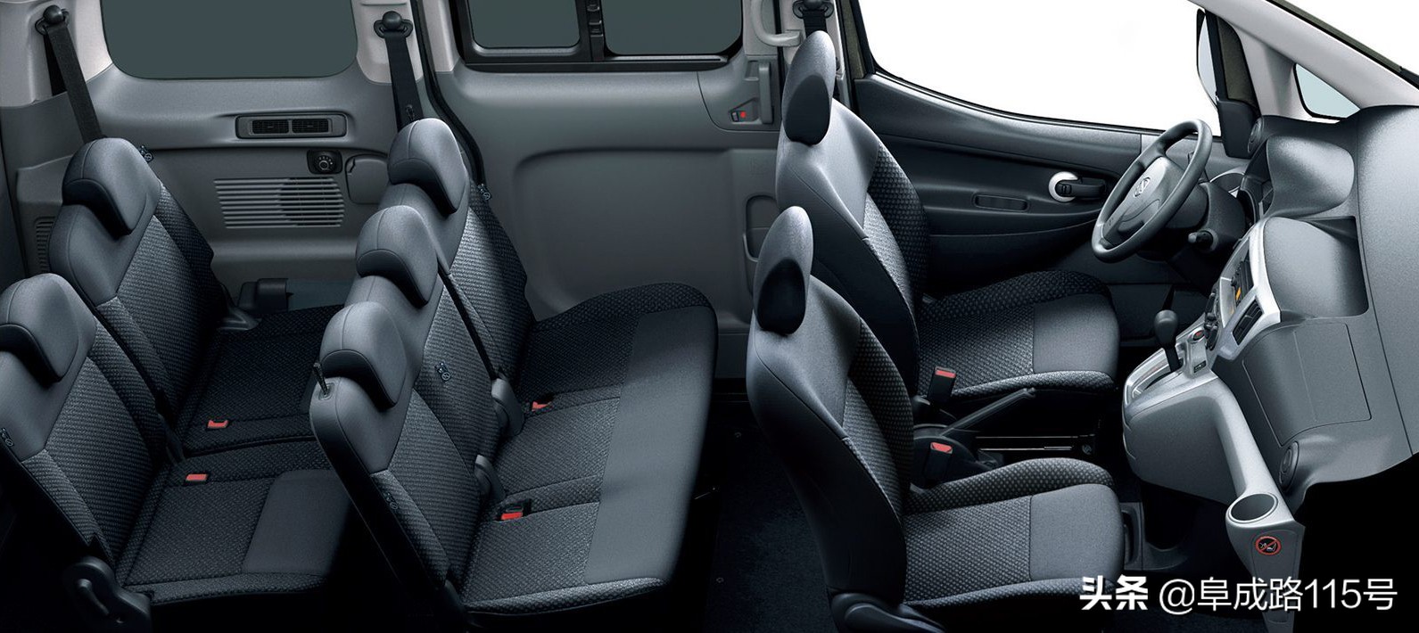 连纽约的出租车都选它！舒适、耐用，更能装的日产NV200终于到手了，让我们看看它到底有多实用