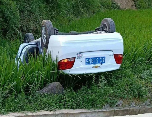 下陡坡路段制动突然失效正确做法,下陡坡熄火刹不住怎么办