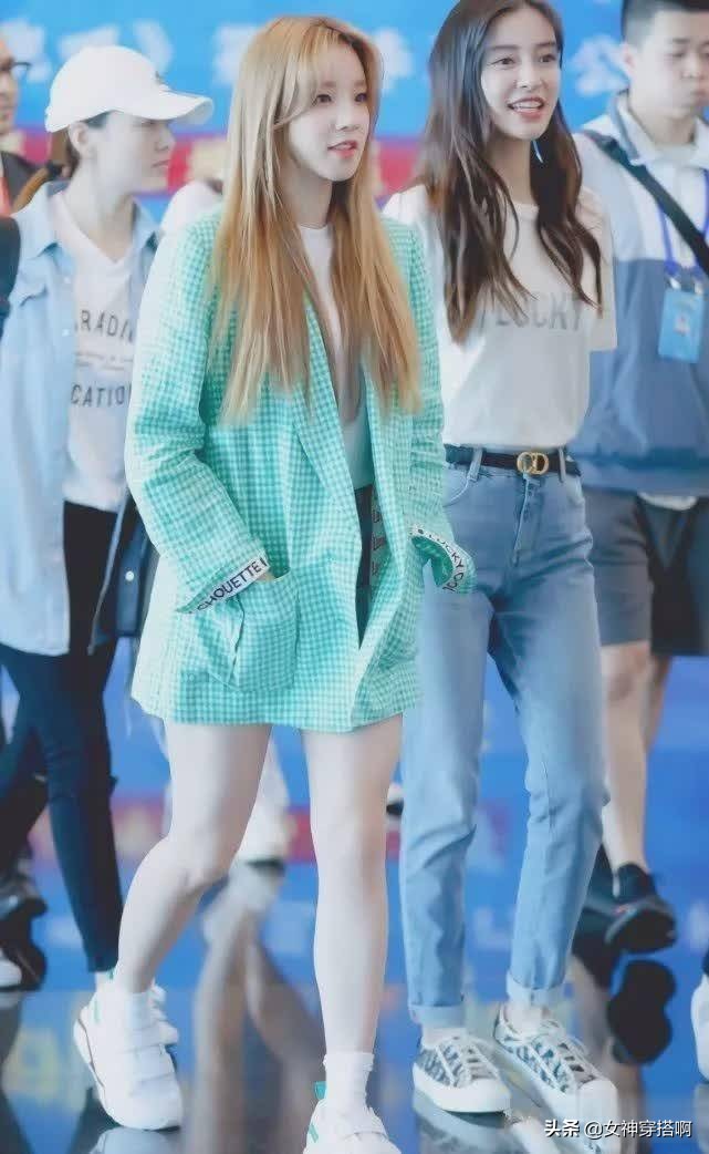 别再穿土气的红袜子,女士黑袜好穿又好搭