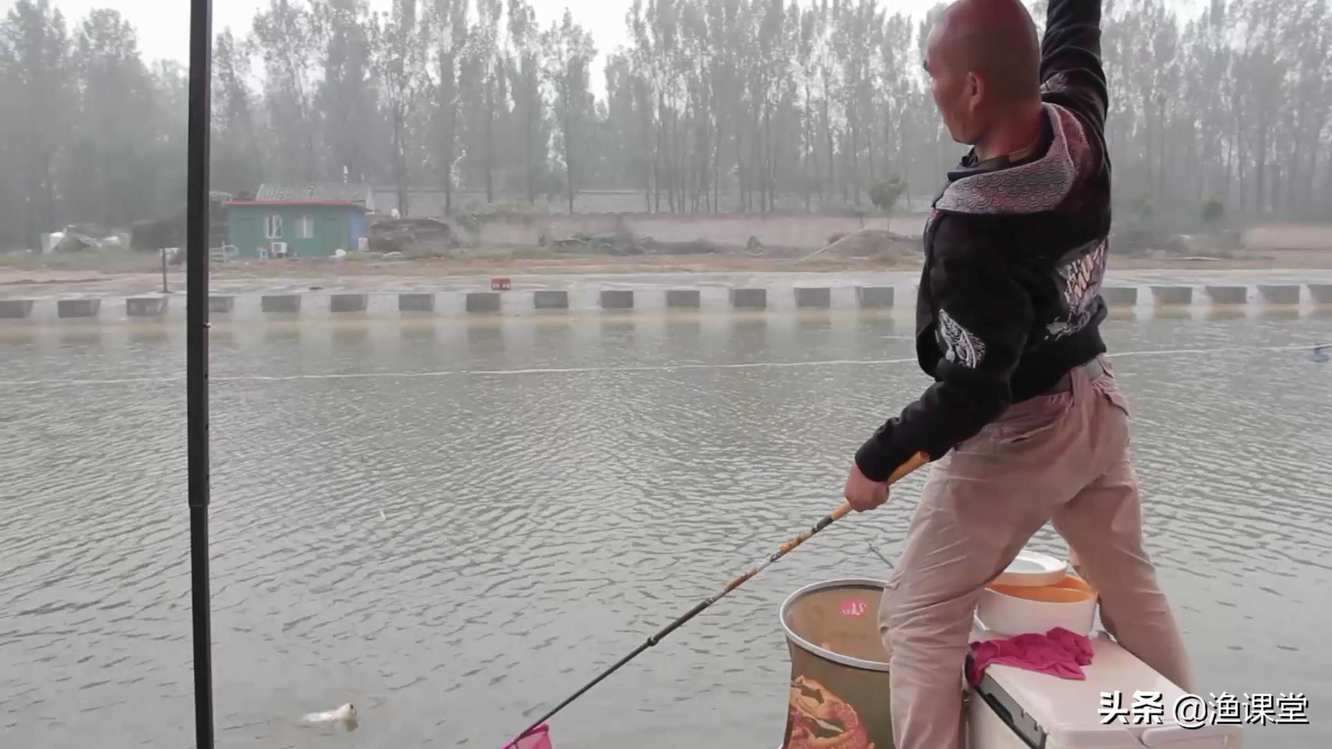 钓鱼技巧钓大鱼如何提竿,钓鱼的技巧怎样可以更快钓到鱼