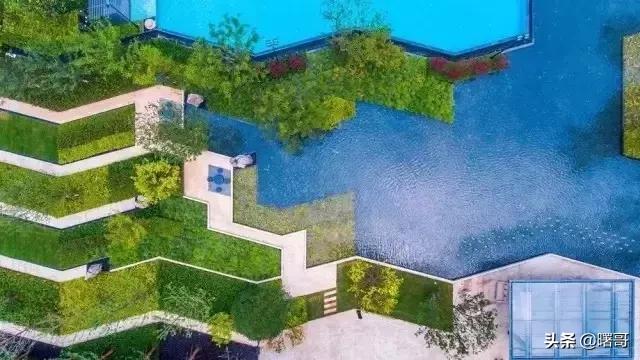 世界上的路本来很平凡，自从遇上设计师，此路非彼路