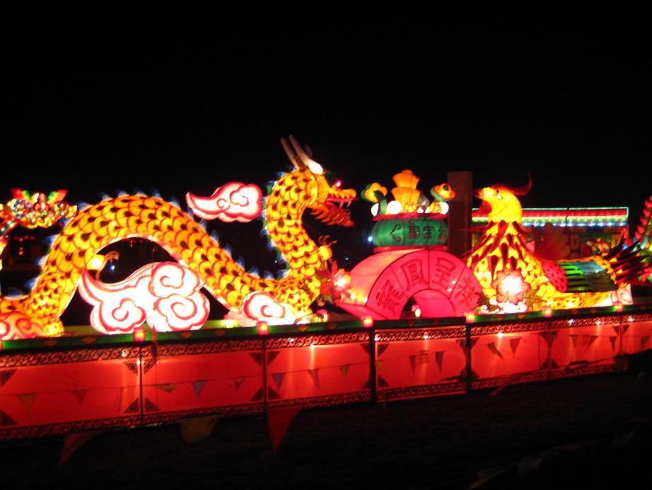 春节为何要挂灯笼放鞭炮，这样做有何意义呢？