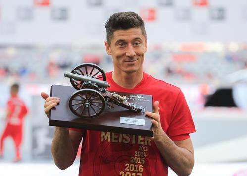 莱万作为除梅罗外唯一一个5赛季40+的球员，为什么人气不高？