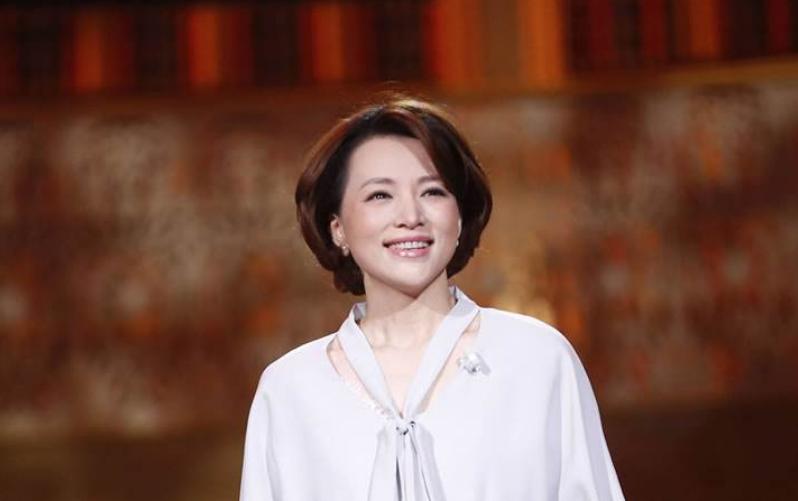 马蓉董卿赴美生子，一个为移民一个为教育，“撤侨令”下如何做？