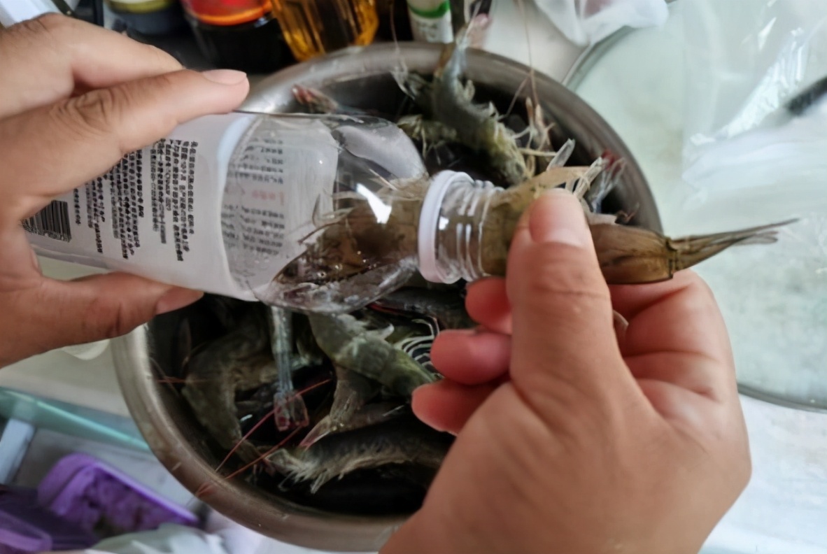 买大虾青的好还是红的好,怎么选大虾的正确方法和技巧