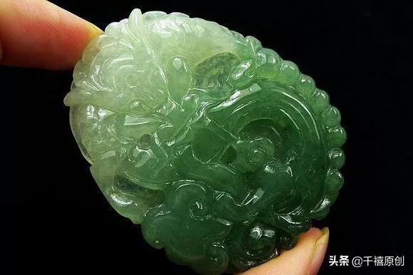 塑料管冒充手镯,一根塑料管就能冒充百万飘花镯