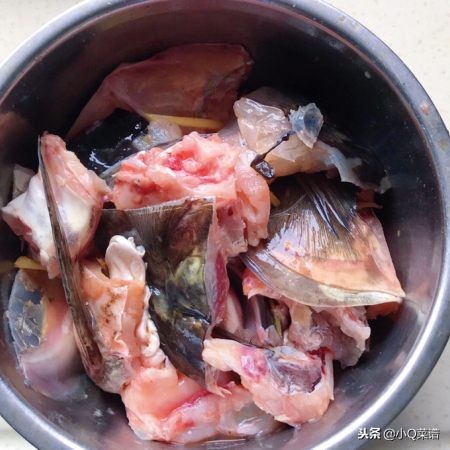 干锅鱼头家常做法简单又好吃,干锅鱼头的做法大全图解窍门