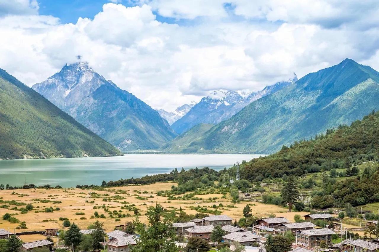 中国唯一不收费的高速公路,中国旅游风景最好的四条高速