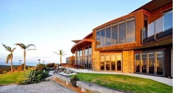 中国买房的钱出国能干嘛 (国外的钱能在国内买房吗)