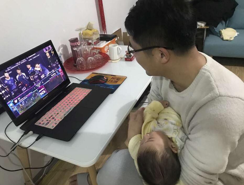 研究机构说妹子玩游戏上分速度更快，是天赋高还是舔狗多？