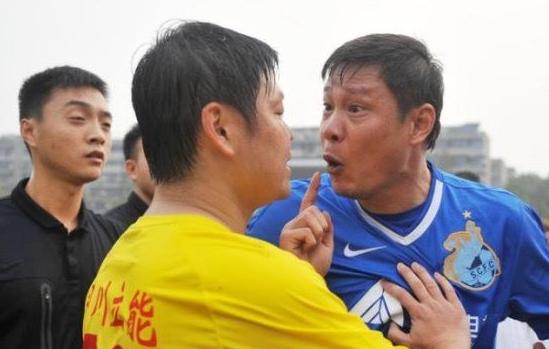 连44岁的李霄鹏都会的停球，“国脚”为什么不会，范志毅说出实情