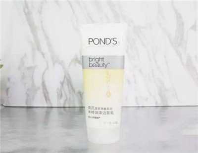 常用洗面奶洗脸有副作用吗,常用洗面奶会让皮肤变好