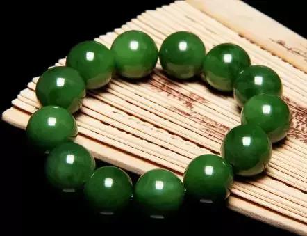 和田碧玉玉石原石,和田玉籽料界的黑马