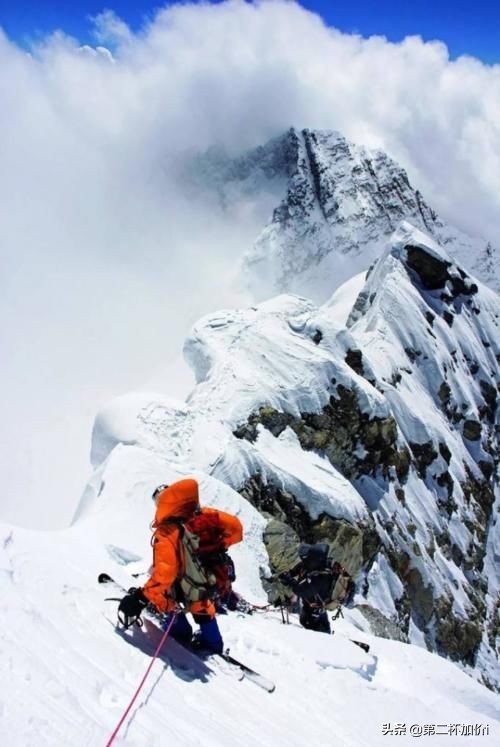 登上珠穆朗玛峰的人是怎么下山的,珠穆朗玛峰登顶的人是怎么下来的