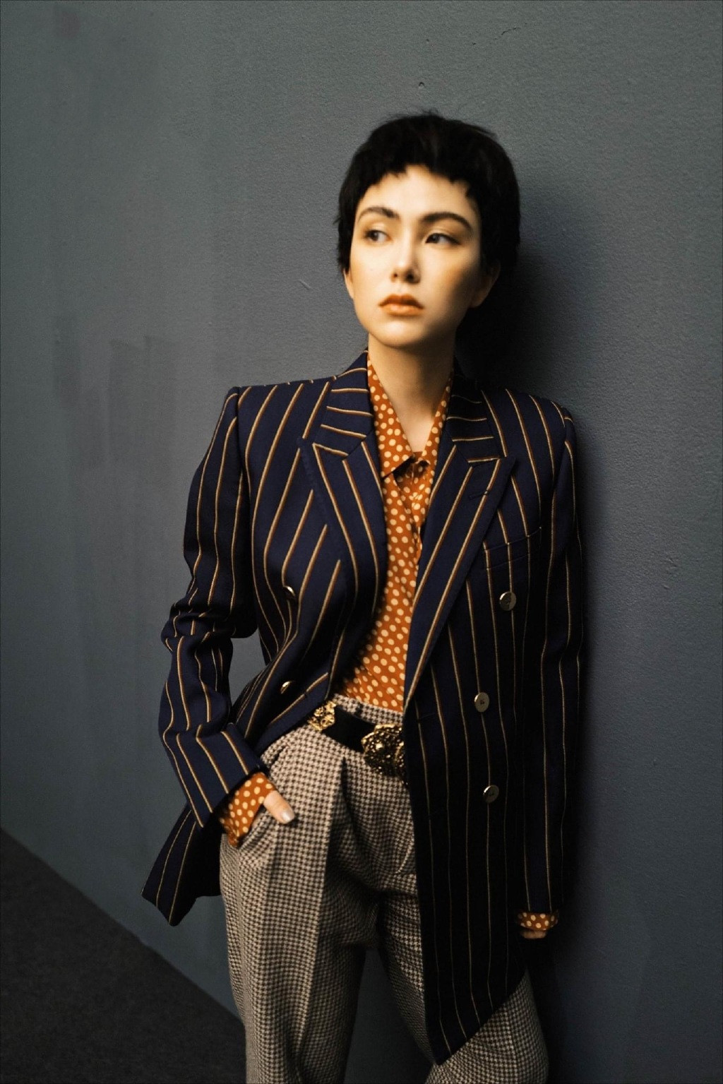 昆凌晒短发造型好酷炫,昆凌剪短发少女感十足