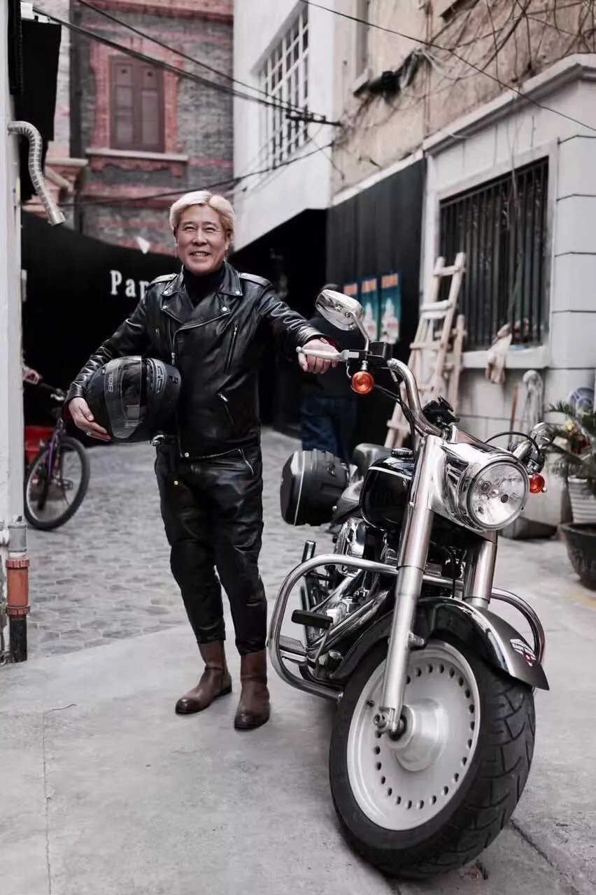 骑哈雷的爷叔,骑哈雷的爷爷还是爷叔