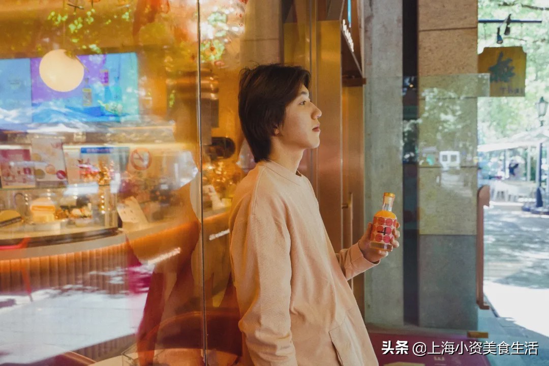 夏天的微醺感觉从一杯美酒开始,关于夏天的一切美好都藏在风景里