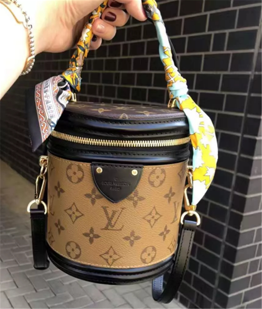 专柜卖假lv包,假lv带进专柜柜姐看不出来