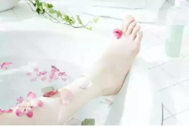 女人的脚看出命运,女人要看脚就知道命运是真的吗