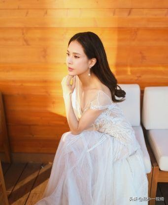 最美小龙女李若彤近况曝光,李若彤马甲线小龙女