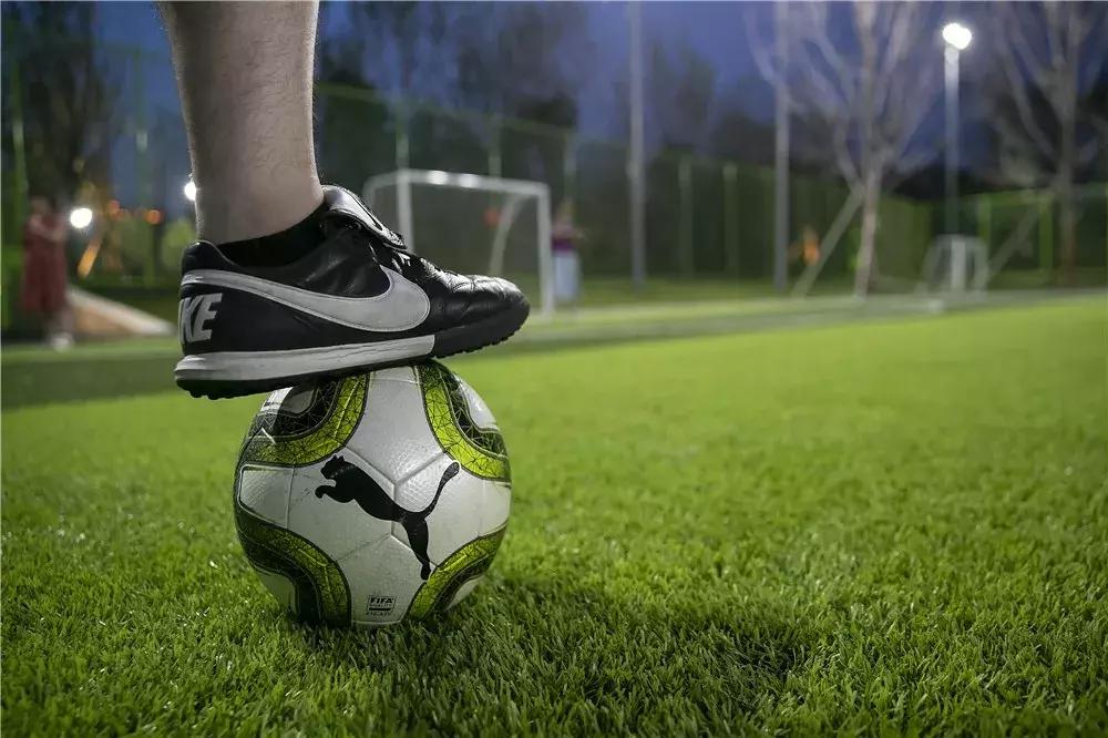 他们在曲江“争”球场……