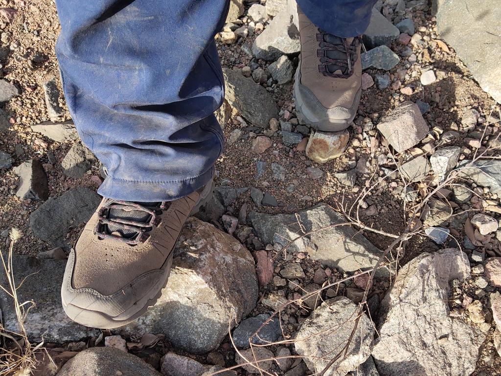 图途绿巨人鞋,轻便且防水的5款大牌男士登山鞋