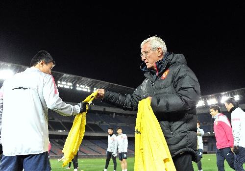 国足生死战里皮再摆昏阵,国足郑智生死战