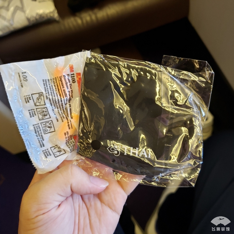 打卡泰航波音747头等舱，贴心空姐疯狂投喂，大龙虾鱼子酱吃到撑