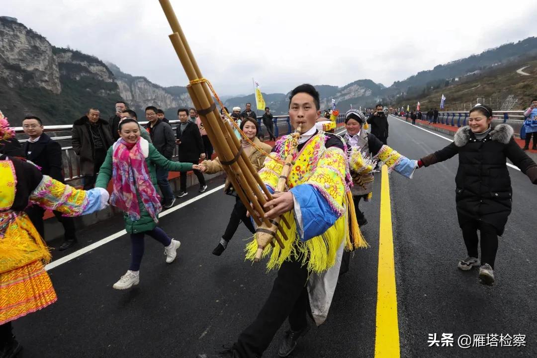 回顾脱贫攻坚波澜壮阔的伟大历程,彪炳史册的伟大奇迹全文