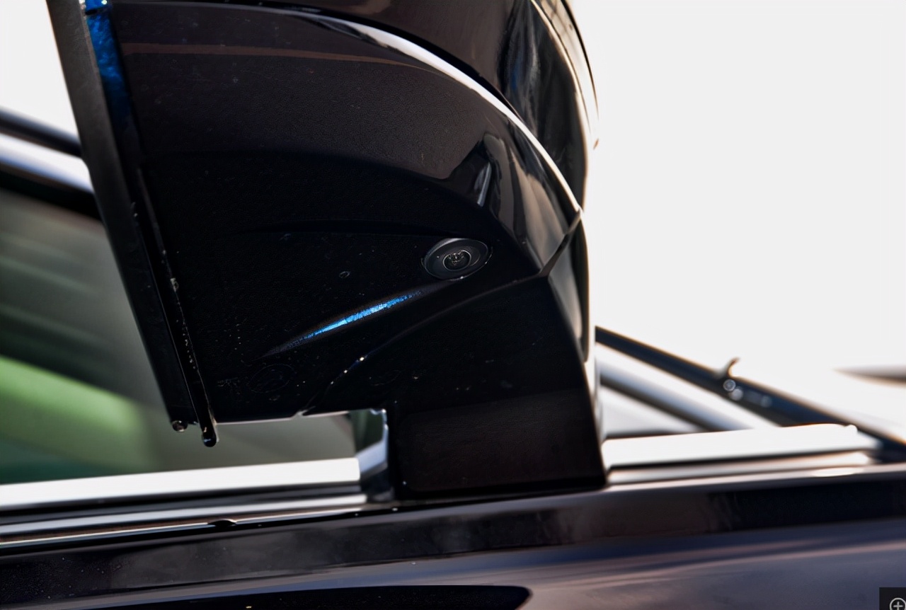 30多万就敢配后排冰箱，有空气悬架与16个音响，大众辉昂你喜欢吗