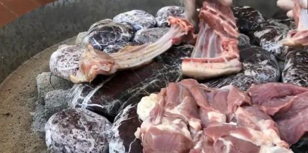 迪拜人很喜欢吃烤肉吗,迪拜人吃烤骆驼肉