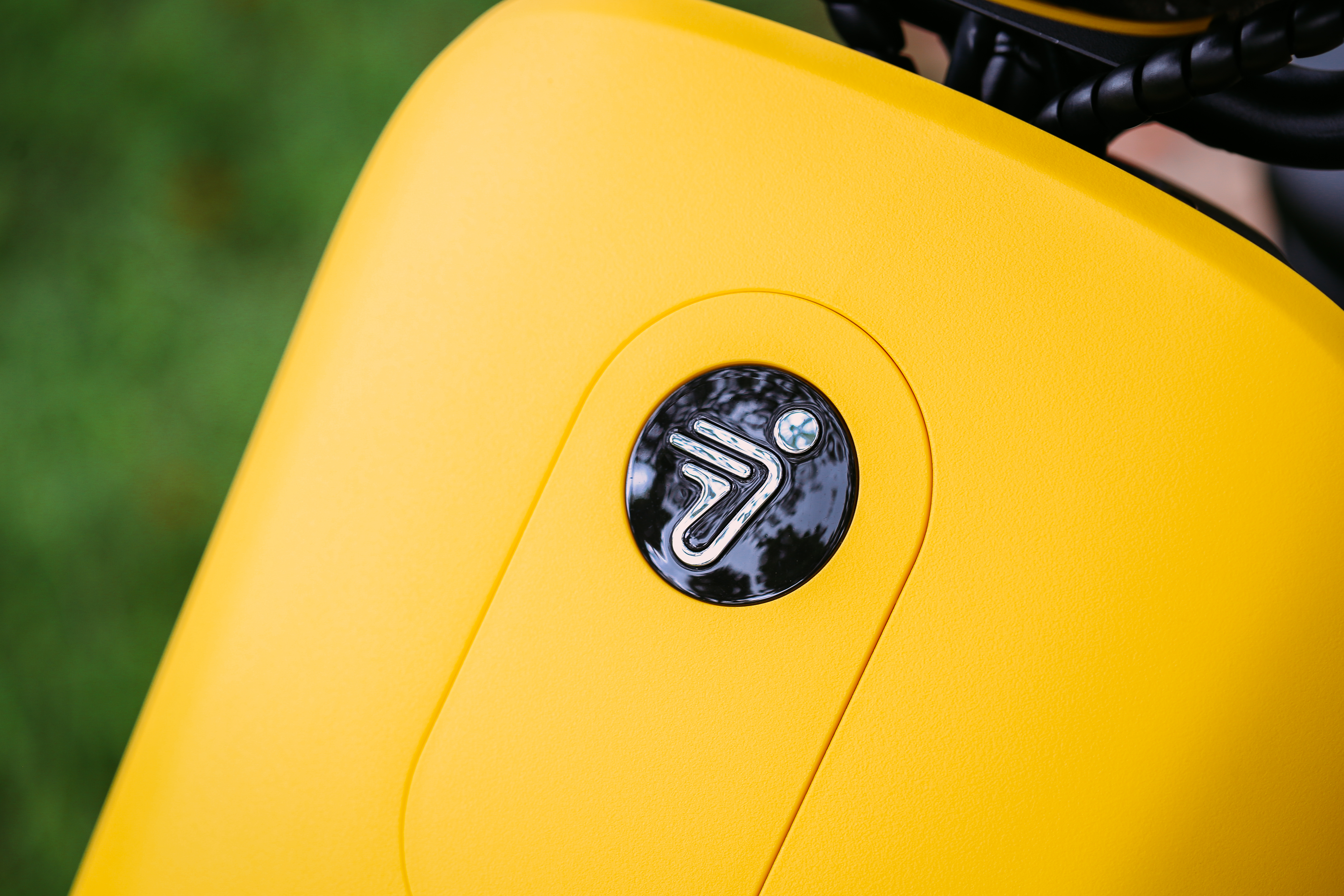 九号电动车新linefriends联名款,九号电动车a40缺点