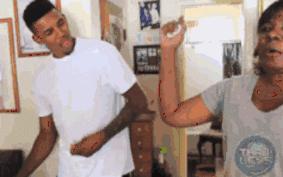 哈哈哈！没想到中国人看不上眼的土味“神货”，老外竟然都抢疯了