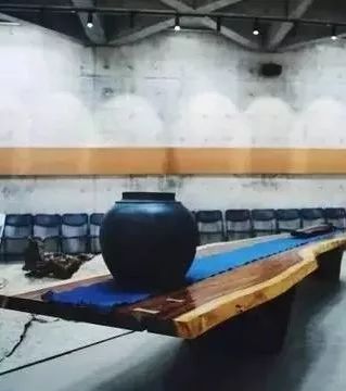 她给破败乡村动了个大手术，2年跨进“后现代”，艺术青年扎堆