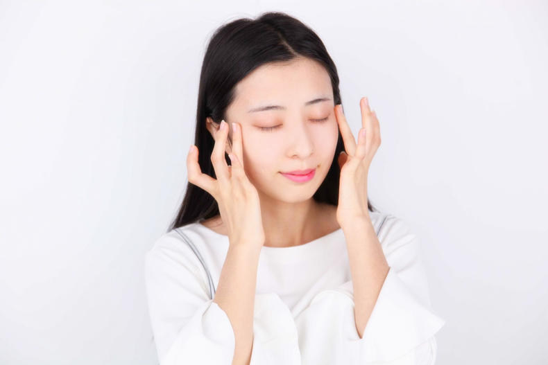 精华液用了皮肤亮白,精华液直接涂脸能护肤吗