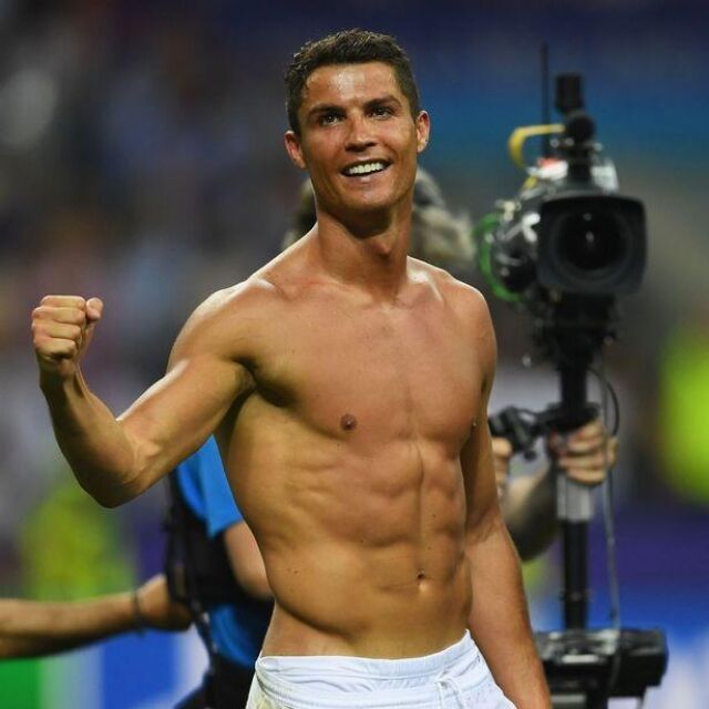 2019年度足坛十大球星3人c罗前三,十大前锋罗纳尔迪尼奥