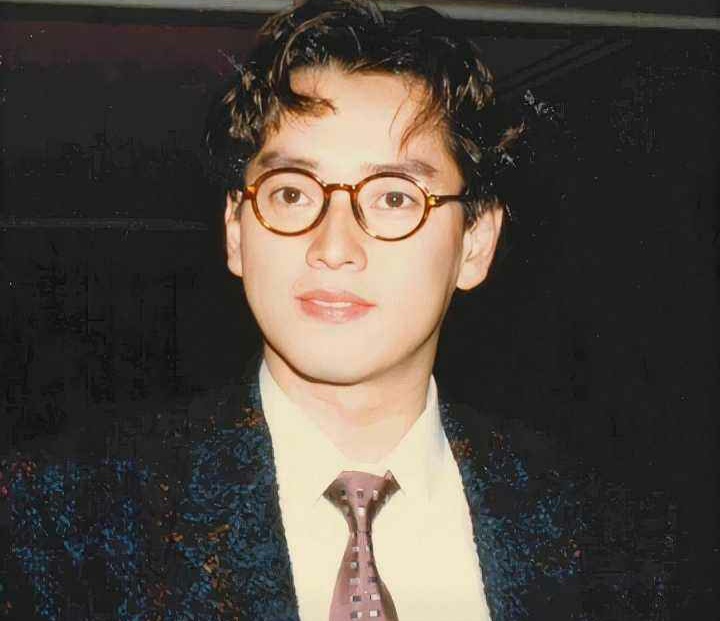 谭咏麟被围堵合影,谭咏麟被吓到视频