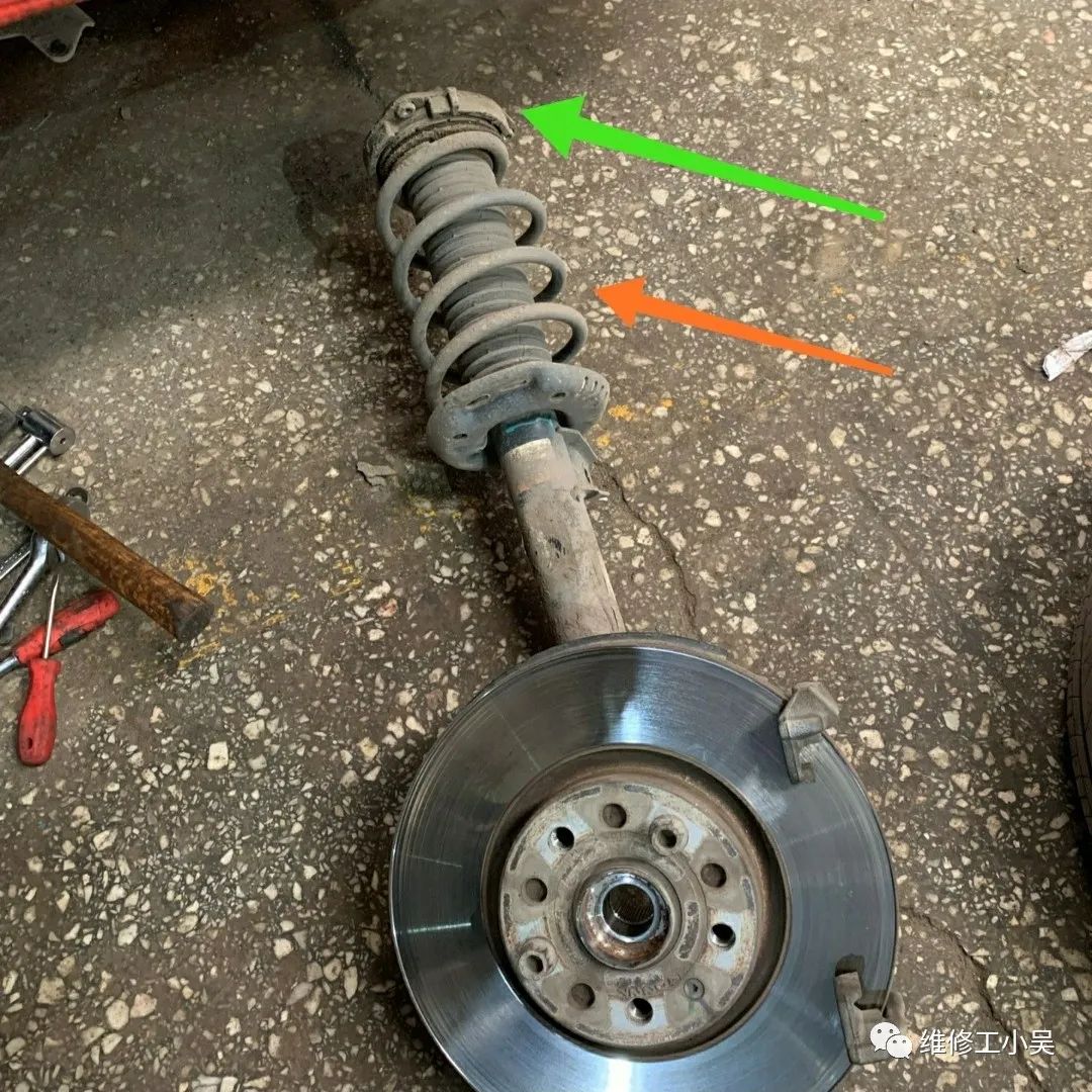 帕萨特打方向盘有吱吱异响,帕萨特原地方向盘转动有咯咯异响