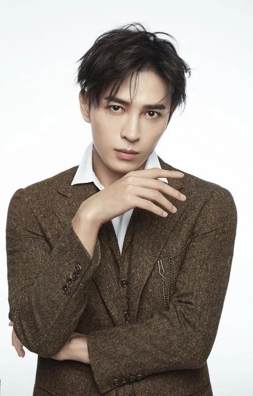 天生“花心脸”，痞帅不油腻，这6位自带坏男生魅力，不耍帅也酷