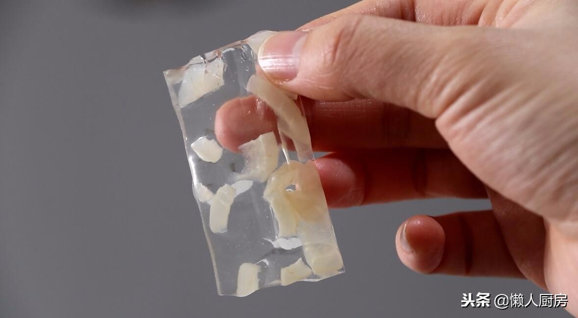 水晶皮冻的正确方法,水晶猪皮清冻的做法