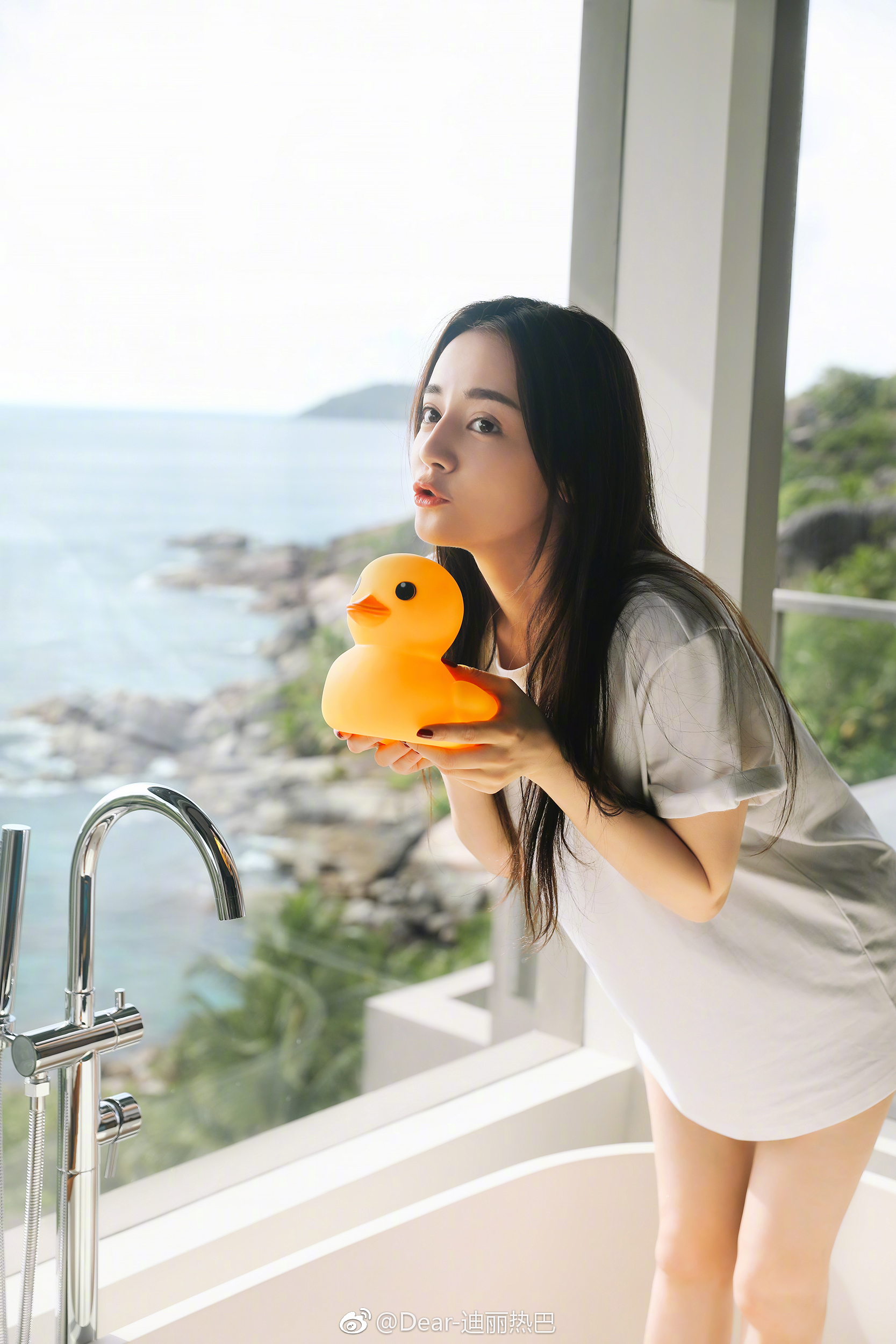 张艺兴和迪丽热巴最新路透,张艺兴和迪丽热巴真的在一起吗