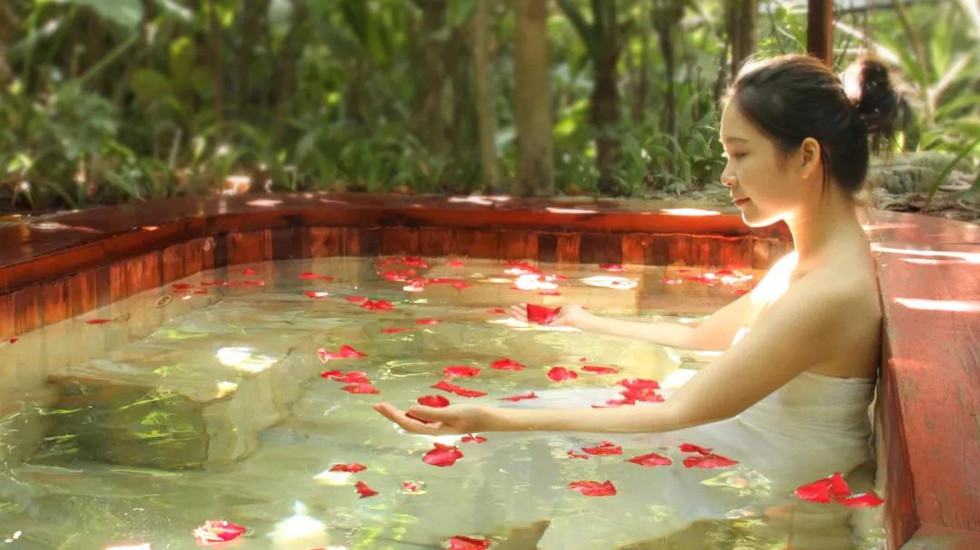 惠州宝藏级的度假村，水墨宋朝园林，乘船入住，瀑布，稻田，泳池