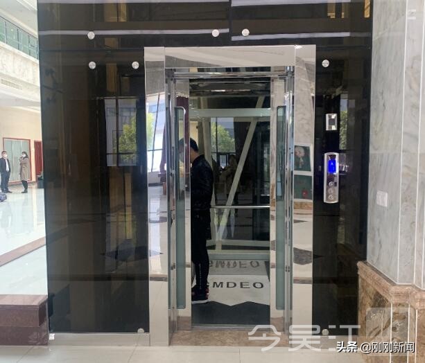 电梯不用按键直接用语音,家用电梯智能一键呼梯系统