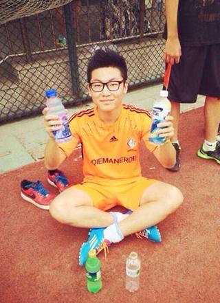 白岩松早期采访视频,白岩松25岁生活视频