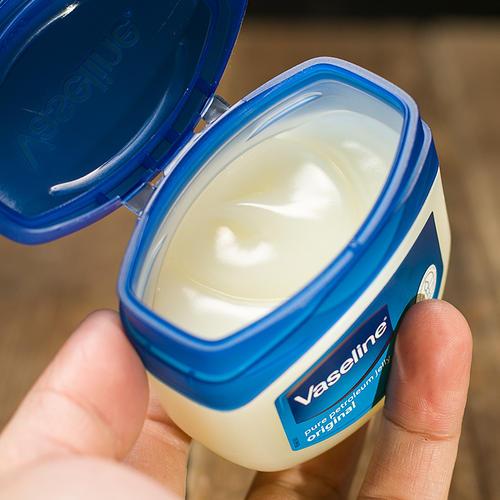 再昂贵的口红也只是点缀,遮盖深唇纹最好的口红