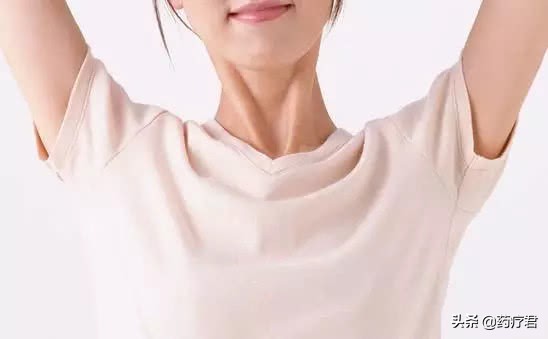 女生脚有股酸臭味怎么回事,为什么无缘无故身上有股屎臭味